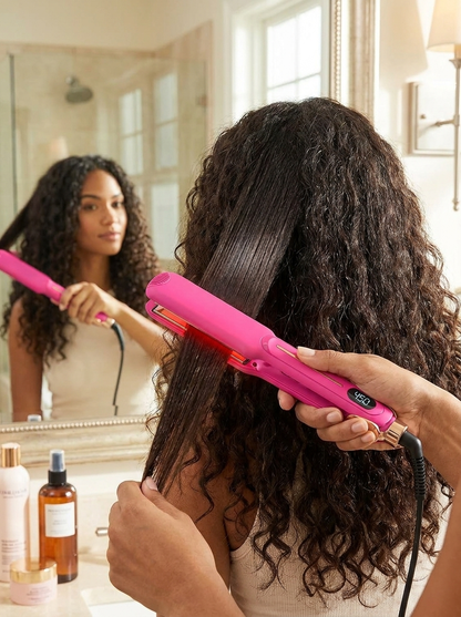 Rosétek Infrared Titanium Flat Iron 2-in-1 - lifestyle